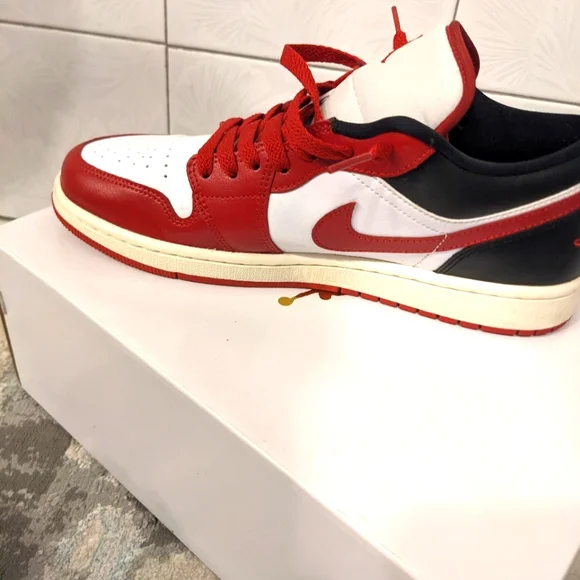 Women's/ Men's Air Jordan 1 Low Reverse Black toe - Picture 5 of 7